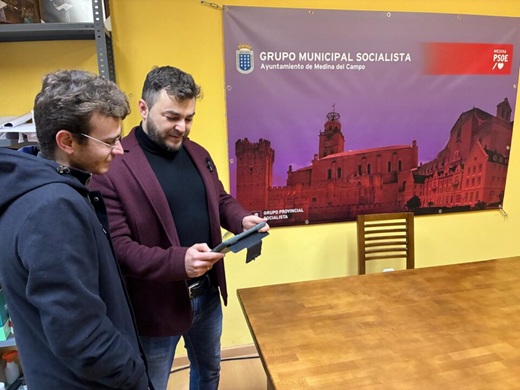 Gabriel Truchero y Luis Manuel Pascual en la rueda de prensa vinculada a la moci&oacute;n a presentar // La Voz